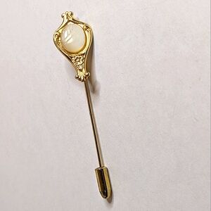 Vintage 2.5" Gold-Tone Stick 10 Kt Gold Plated Pin with Carved Shell Accent‎